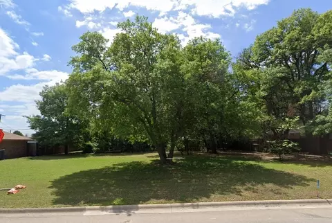 2921 Thunderbird Dr, Denton, TX 76207