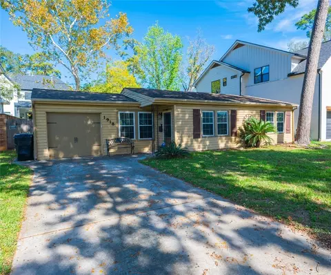 1918 Du Barry Ln, Houston, TX 77018