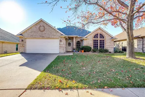 1027 Hillwood Dr, Saginaw, TX 76179