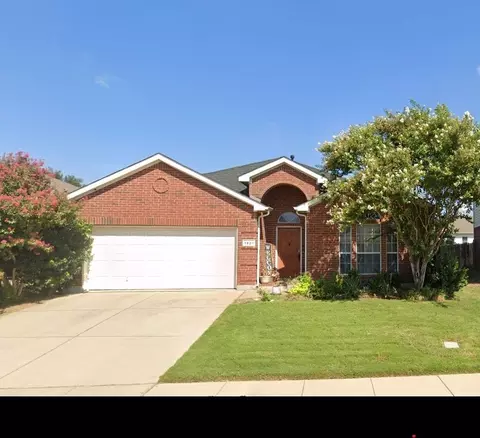 1921 Kristen Ct, Fort Worth, TX 76131
