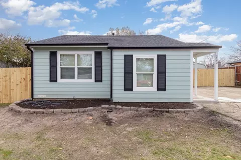 220 Stuart St, Lewisville, TX 75057