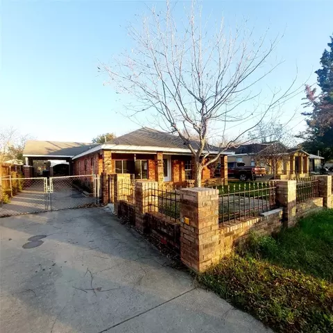 636 Elkhart Ave, Dallas, TX 75217