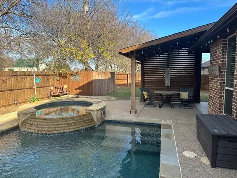 705 Copperleaf Dr, Midlothian, TX 76065