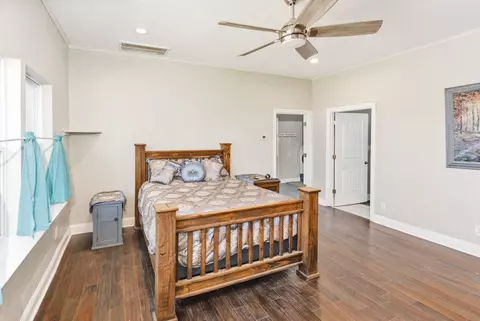 Bedroom - 115 Pheasant Run Ct, Sunset, TX 76270 photo 3 of 4