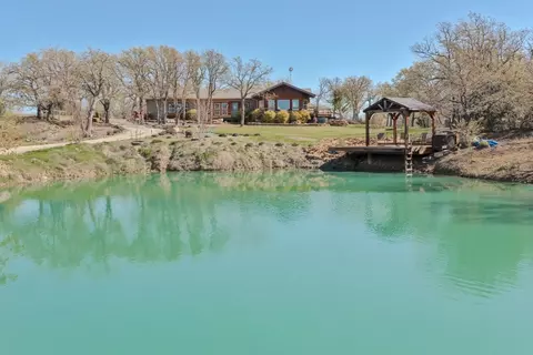 115 Pheasant Run Ct, Sunset, TX 76270