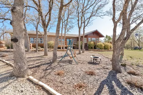 Exterior - 115 Pheasant Run Ct, Sunset, TX 76270 photo 4 of 11