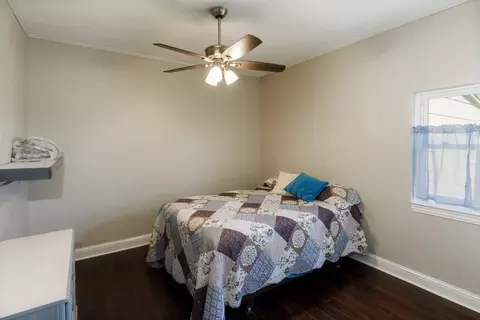Bedroom - 115 Pheasant Run Ct, Sunset, TX 76270 photo 2 of 4