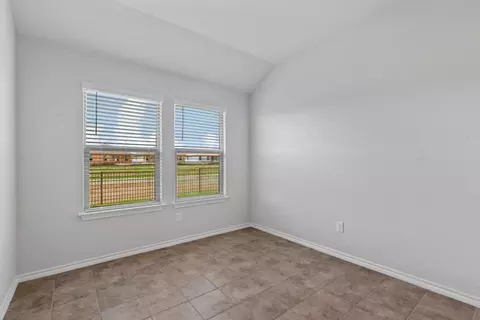 529 Bronze Cir E, Springtown, TX 76082 photo 11