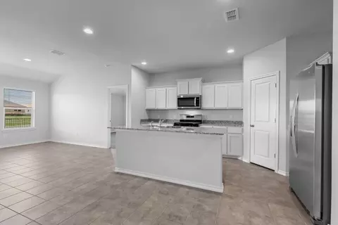 529 Bronze Cir E, Springtown, TX 76082 photo 5