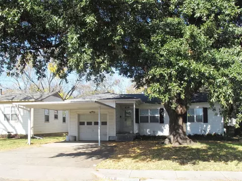 439 W Scotland Dr, Irving, TX 75062