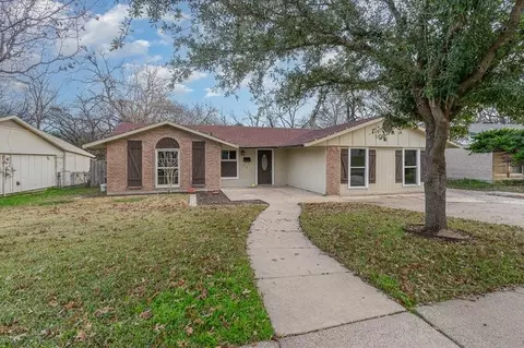 318 Meadowhill Dr, Garland, TX 75043