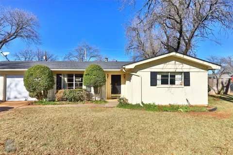 2334 River Oaks Cir, Abilene, TX 79605