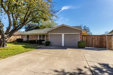 9809 Westpark Dr, Benbrook, TX 76126