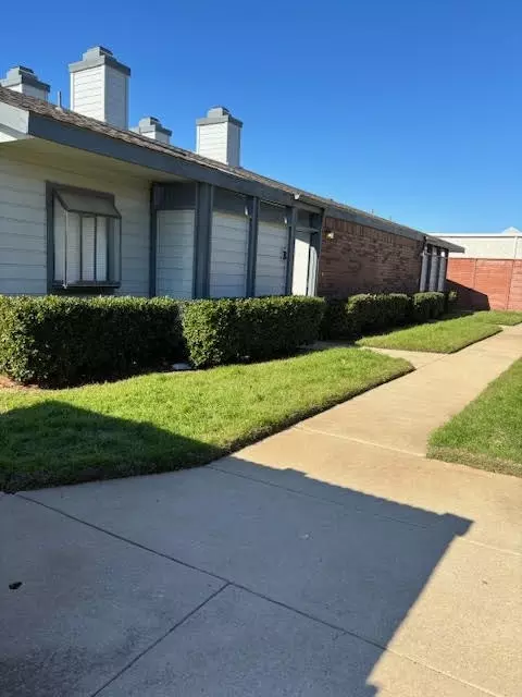 640 Bellaire Dr #B, Hurst, TX 76053