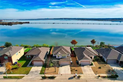 1850 Bayfront Dr, Grand Prairie, TX 75051