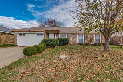 6403 Hidden Springs Dr, Arlington, TX 76001