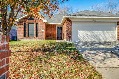 2816 Beaty Ct, Fort Worth, TX 76112
