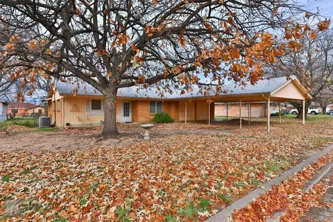 518 Ridgeway St, Clyde, TX 79510 photo 2