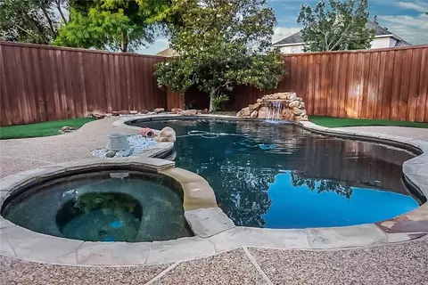 9016 Mcmullen Dr, Plano, TX 75025