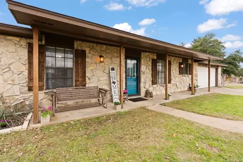 1101 Overhill Dr, Cleburne, TX 76033
