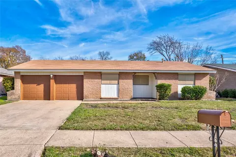 1517 Twin Post Ct, Arlington, TX 76014