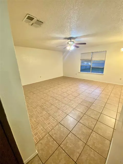 101 Roundtree Dr, Crowley, TX 76036 photo 7