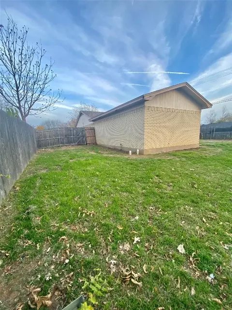 101 Roundtree Dr, Crowley, TX 76036 photo 28