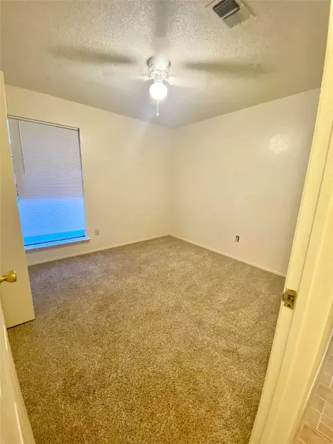 101 Roundtree Dr, Crowley, TX 76036 photo 9