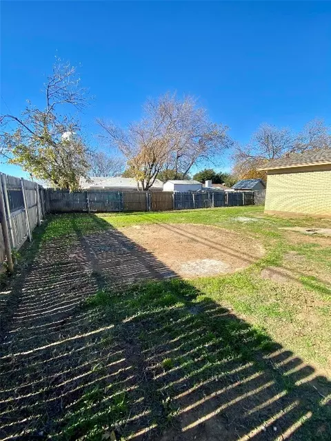 101 Roundtree Dr, Crowley, TX 76036 photo 25