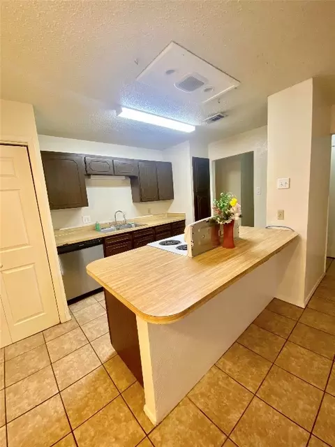 101 Roundtree Dr, Crowley, TX 76036 photo 6