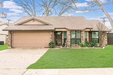 3712 Fort Hunt Dr, Arlington, TX 76016