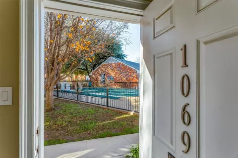 1069 Roaring Springs Rd, Fort Worth, TX 76114