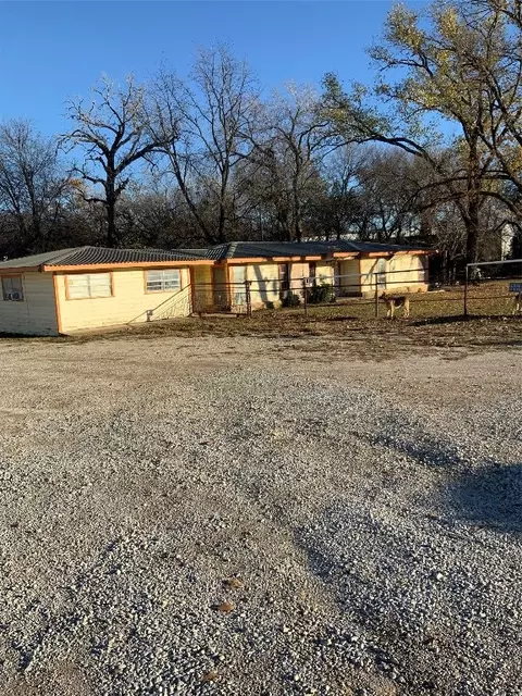 2002 Chico Hwy, Bridgeport, TX 76426