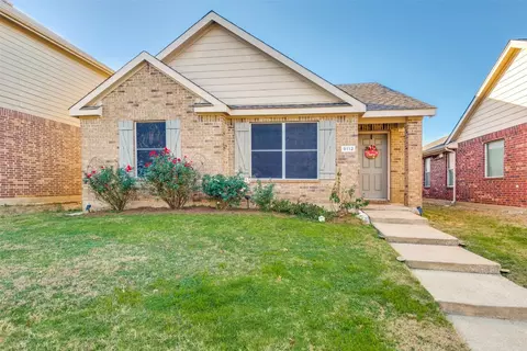 9112 Sundance Trl, Cross Roads, TX 76227