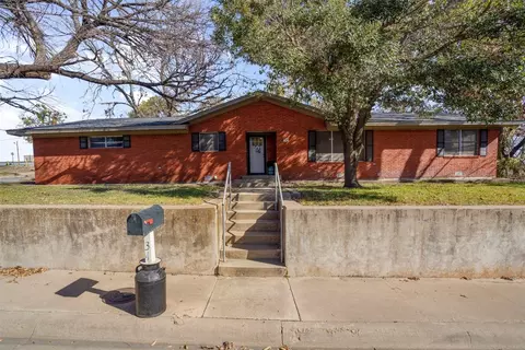 341 S Barton St, Stephenville, TX 76401