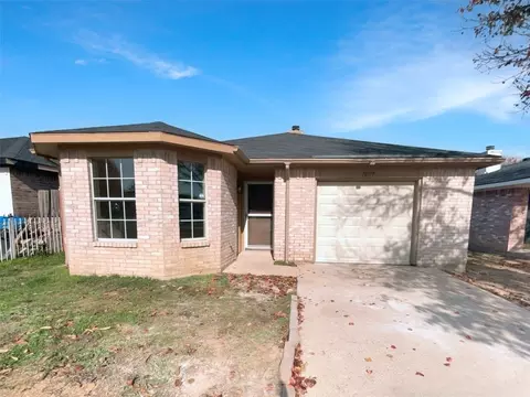 10319 Blackjack Oaks Dr, Dallas, TX 75227