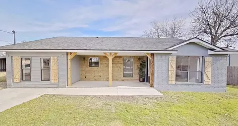2016 14th St, Brownwood, TX 76801