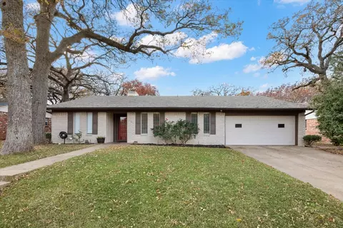 421 Moore Creek Rd, Hurst, TX 76053