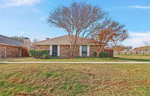 2320 Carol Good Ln, Carrollton, TX 75006
