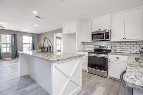 1406 S Grand Ave, Gainesville, TX 76240
