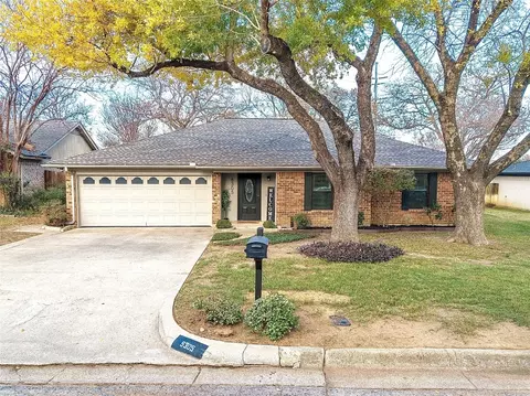 5305 Grissom Dr, Arlington, TX 76016