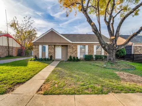 519 Bayshore Pl, Dallas, TX 75217