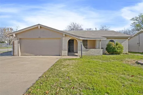 6901 Margaret Dr, Forest Hill, TX 76140