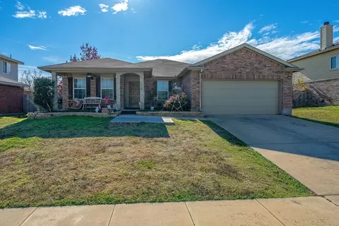 1410 Feather Crest Dr, Krum, TX 76249