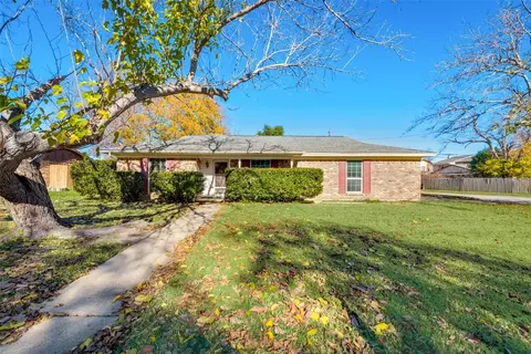 837 Springdale Rd, Bedford, TX 76021