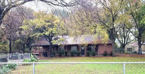 815 Pole Bridge Ct, Seagoville, TX 75159
