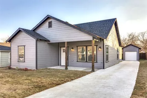 1018 E Lowden St, Fort Worth, TX 76104