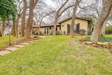 1001 Greendale Dr, Bedford, TX 76022