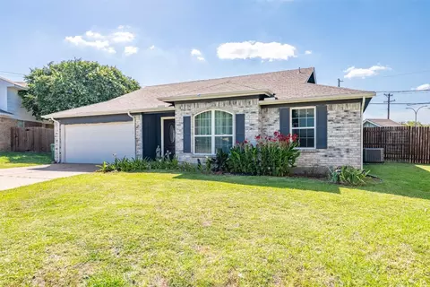 1311 Brookmeadow Ct, Arlington, TX 76018