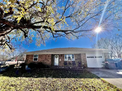 667 Clements Ave, Van Alstyne, TX 75495